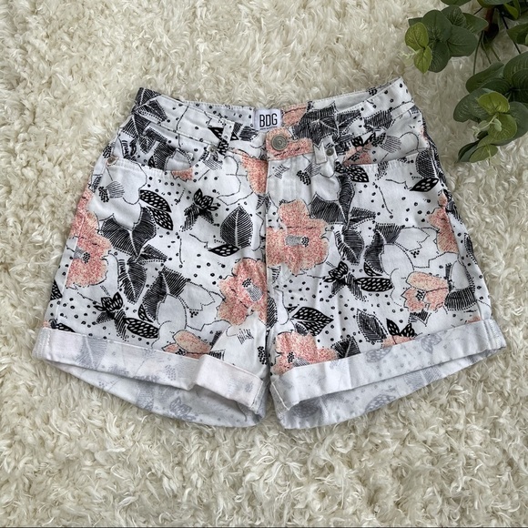 BDG Urban Outfitters Floral Mom Shorts - Picture 2 of 6